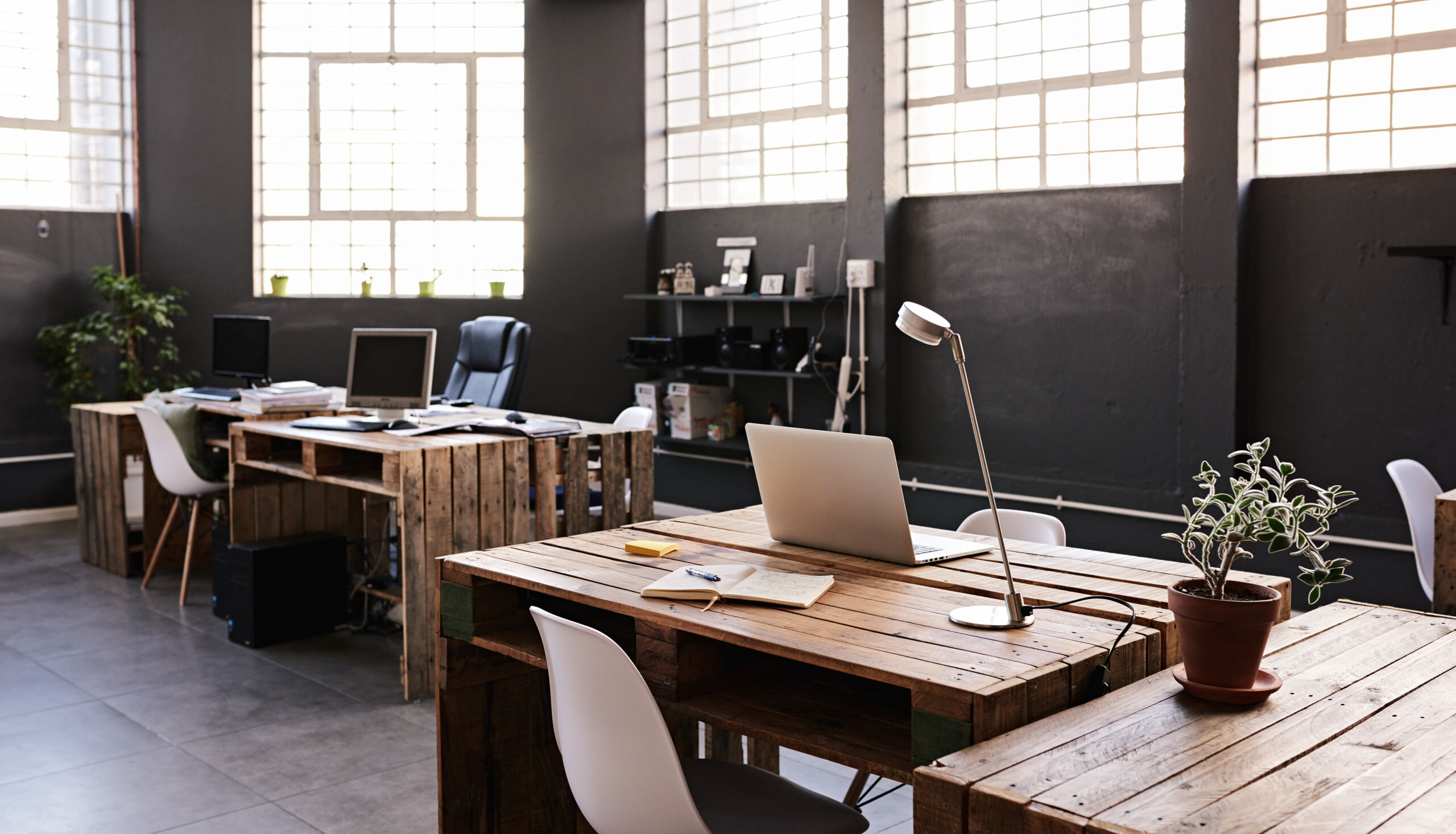 Why Use Bespoke Office Furniture in Dubai?
